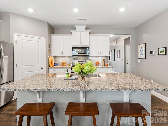 78 Fox Cove Road, Hendersonville, NC 28792