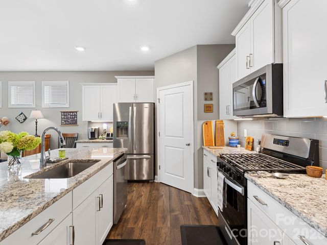 78 Fox Cove Road, Hendersonville, NC 28792