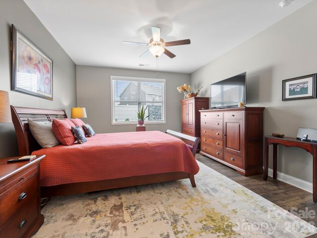 78 Fox Cove Road, Hendersonville, NC 28792