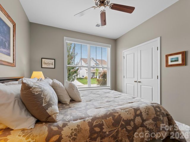 78 Fox Cove Road, Hendersonville, NC 28792