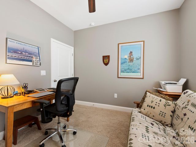 78 Fox Cove Road, Hendersonville, NC 28792