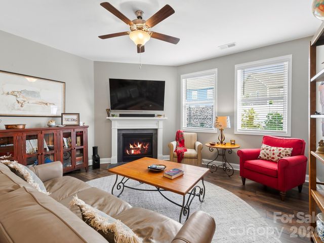78 Fox Cove Road, Hendersonville, NC 28792