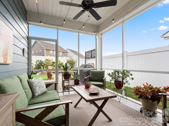 78 Fox Cove Road, Hendersonville, NC 28792