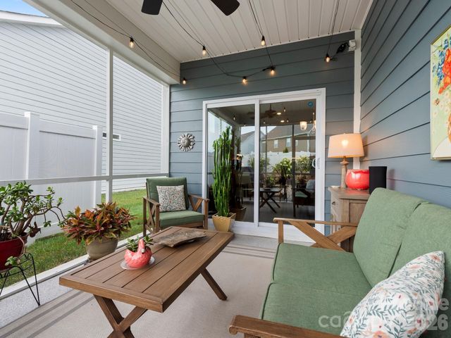 78 Fox Cove Road, Hendersonville, NC 28792