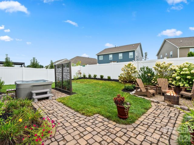78 Fox Cove Road, Hendersonville, NC 28792