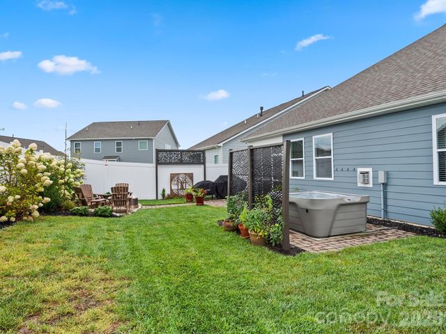 78 Fox Cove Road, Hendersonville, NC 28792