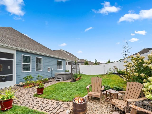 78 Fox Cove Road, Hendersonville, NC 28792