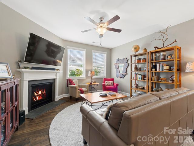 78 Fox Cove Road, Hendersonville, NC 28792
