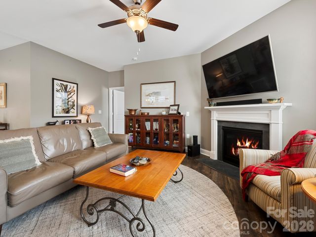78 Fox Cove Road, Hendersonville, NC 28792
