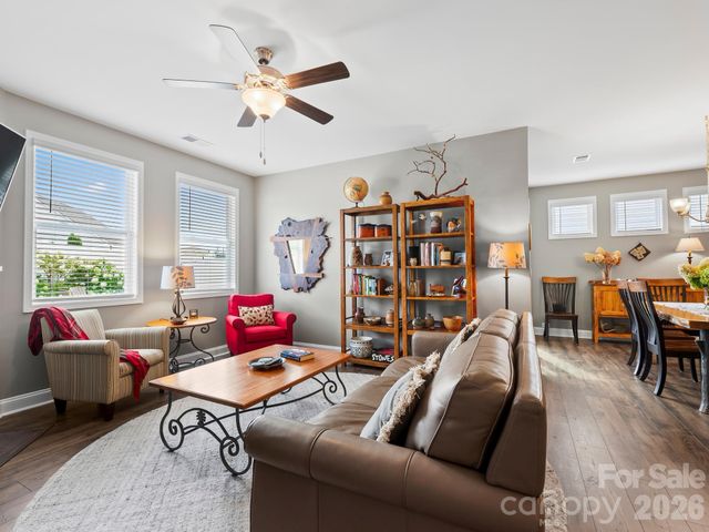 78 Fox Cove Road, Hendersonville, NC 28792