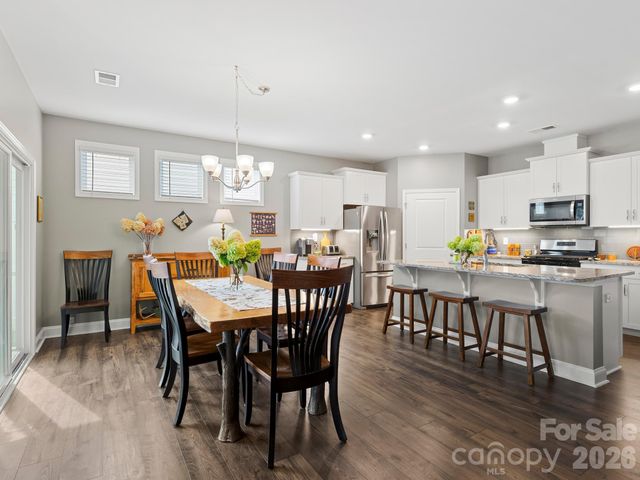 78 Fox Cove Road, Hendersonville, NC 28792