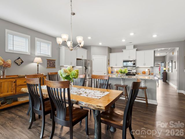 78 Fox Cove Road, Hendersonville, NC 28792