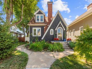 18 S 52nd Street, Belleville, IL 62226
