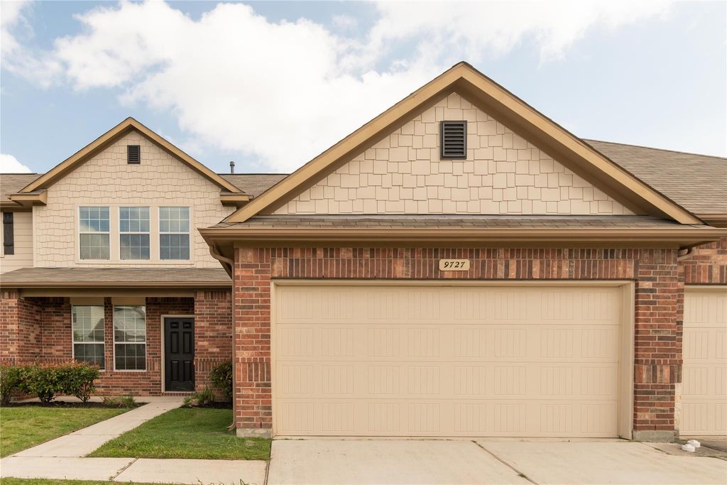 9727 Elia Court, Houston, TX 77044
