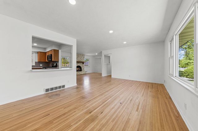 2134 Garnet Drive, Eagan, MN 55122
