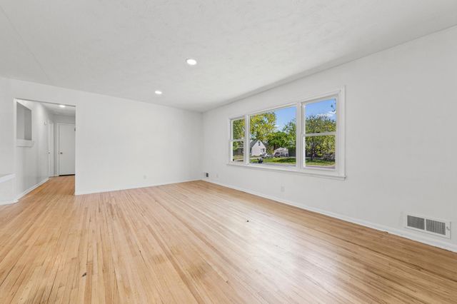 2134 Garnet Drive, Eagan, MN 55122