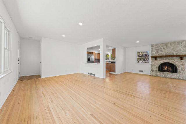 2134 Garnet Drive, Eagan, MN 55122