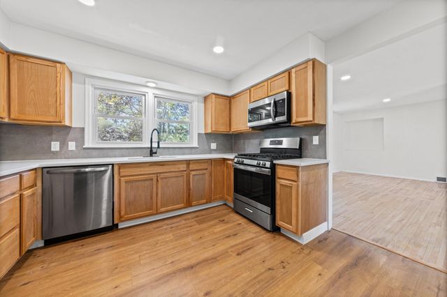 2134 Garnet Drive, Eagan, MN 55122