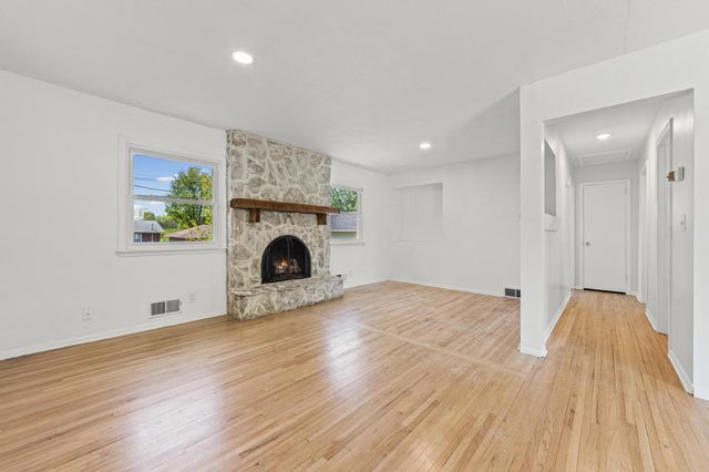 2134 Garnet Drive, Eagan, MN 55122