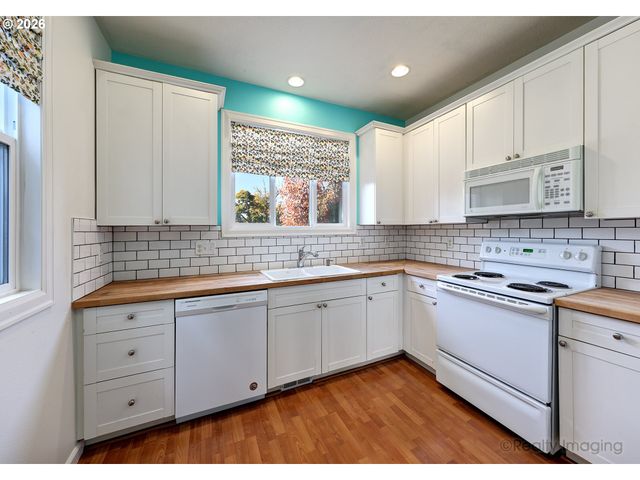 7122 Ne M L KING Blvd, Portland, OR 97211