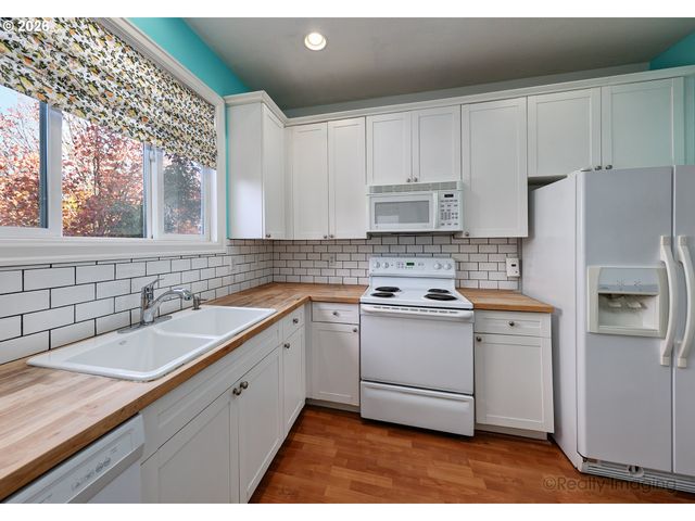 7122 Ne M L KING Blvd, Portland, OR 97211