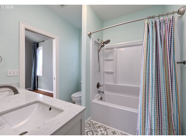 7122 Ne M L KING Blvd, Portland, OR 97211