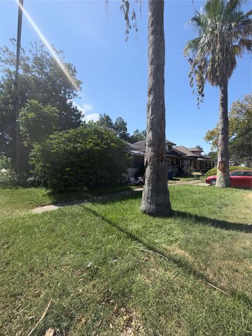 515 4th Street, Texas City, TX 77590