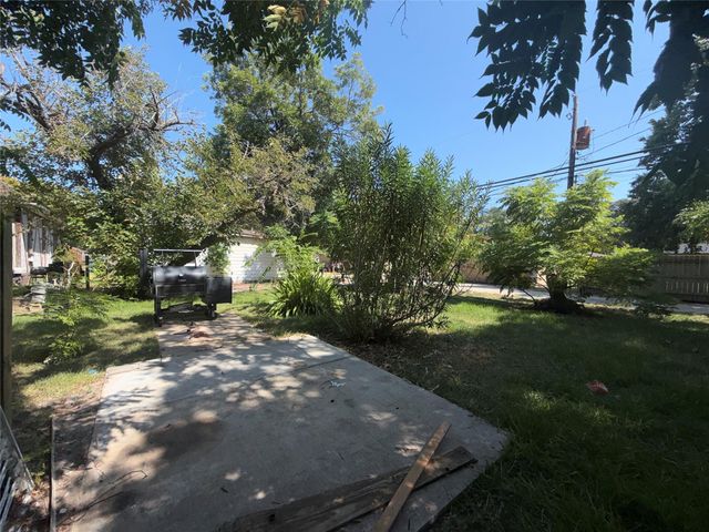 515 4th Street, Texas City, TX 77590