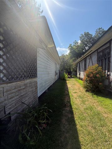 515 4th Street, Texas City, TX 77590