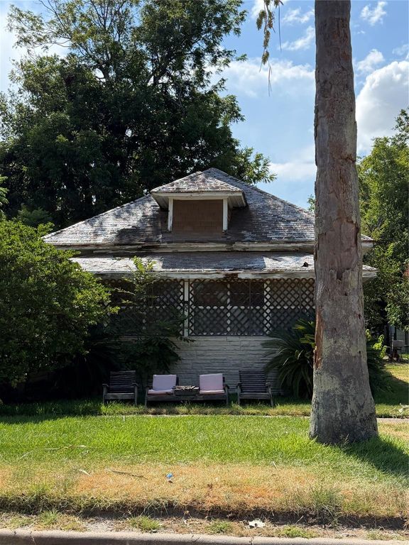 515 4th Street, Texas City, TX 77590