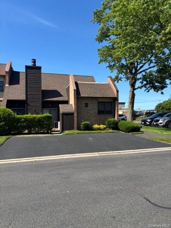 34 Southgate Circle, Massapequa Park, NY 11762