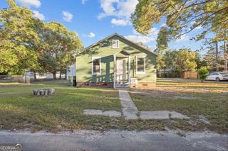 241 S Elm Lane, Jesup, GA 31546