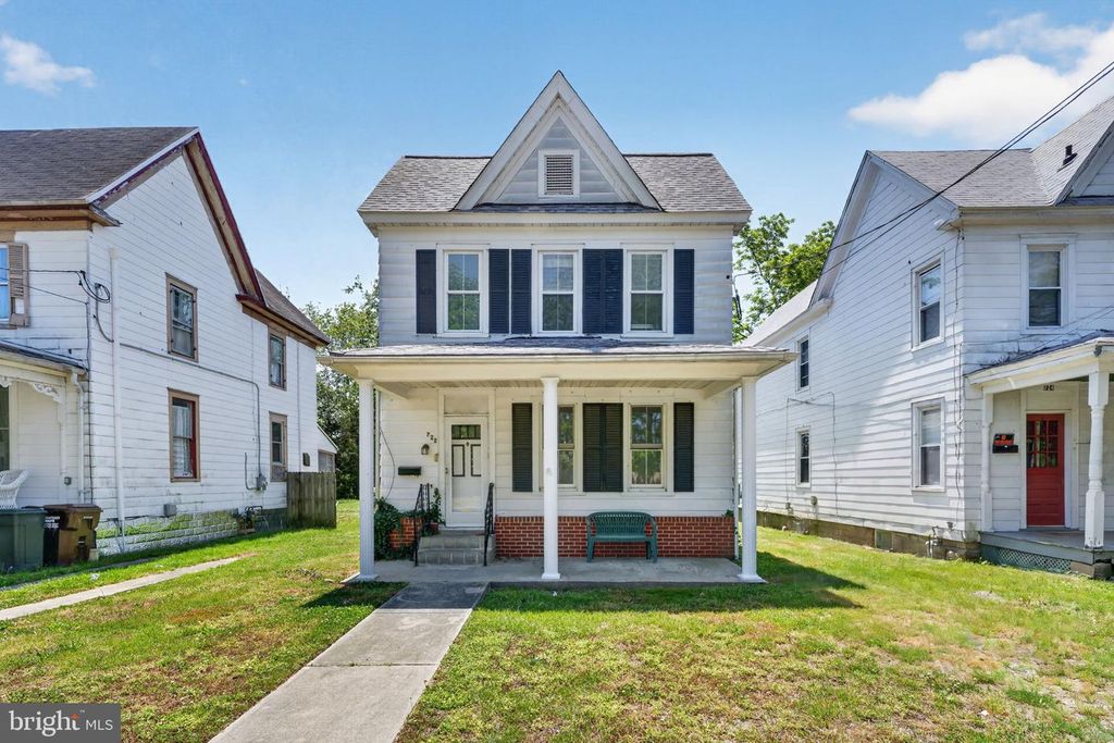 Image 1 of property listing at 722 GLASGOW ST, Cambridge, MD 21613