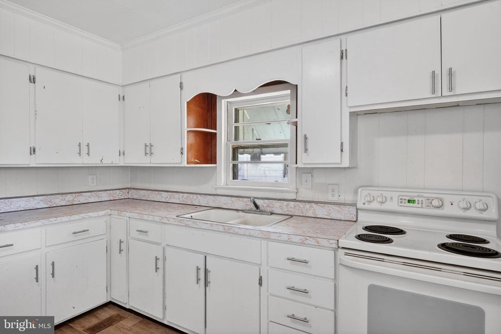 Image 16 of property listing at 722 GLASGOW ST, Cambridge, MD 21613