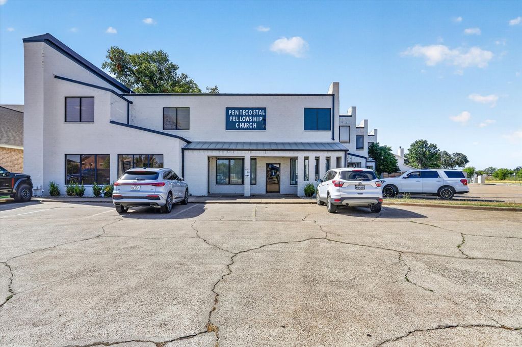 200 E Main Street D, Crowley, TX 76036 — exterior