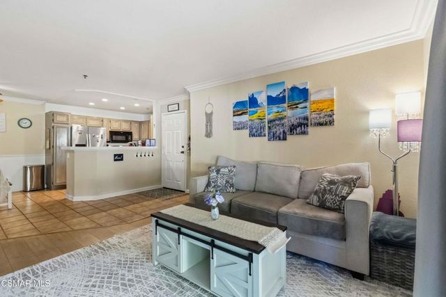 5805 Oak Bend Lane 211, Oak Park, CA 91377
