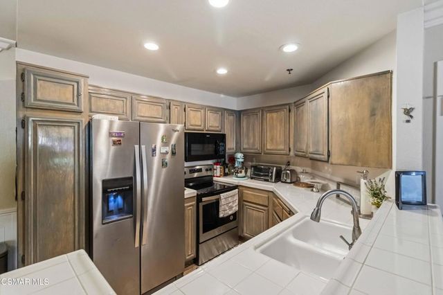 5805 Oak Bend Lane 211, Oak Park, CA 91377