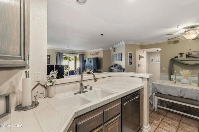5805 Oak Bend Lane 211, Oak Park, CA 91377