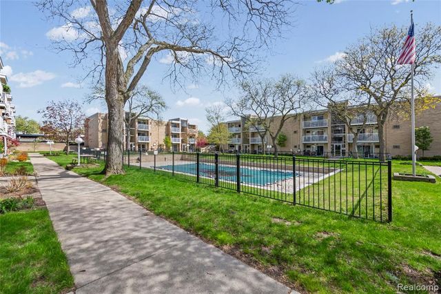 4921 Crooks Road N10, Royal Oak, MI 48073