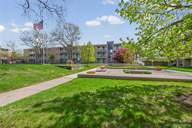 4921 Crooks Road N10, Royal Oak, MI 48073