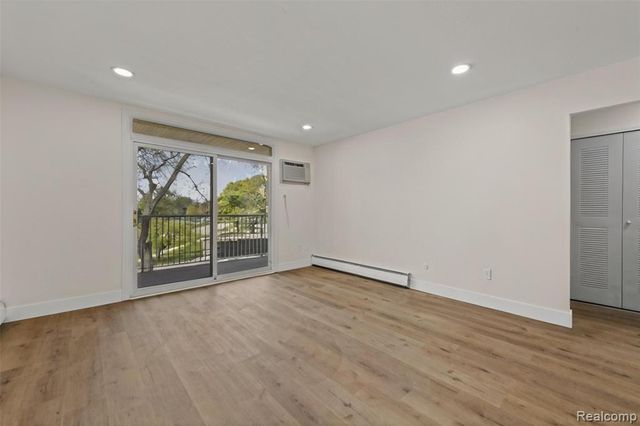4921 Crooks Road N10, Royal Oak, MI 48073