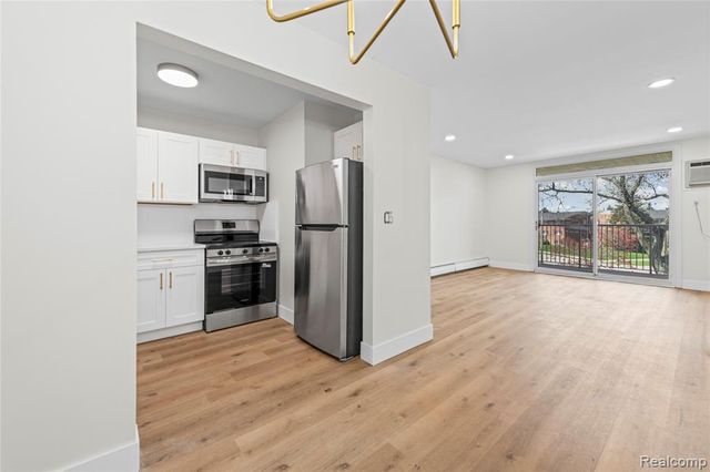 4921 Crooks Road N10, Royal Oak, MI 48073