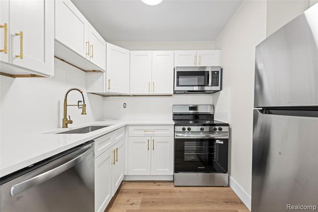4921 Crooks Road N10, Royal Oak, MI 48073