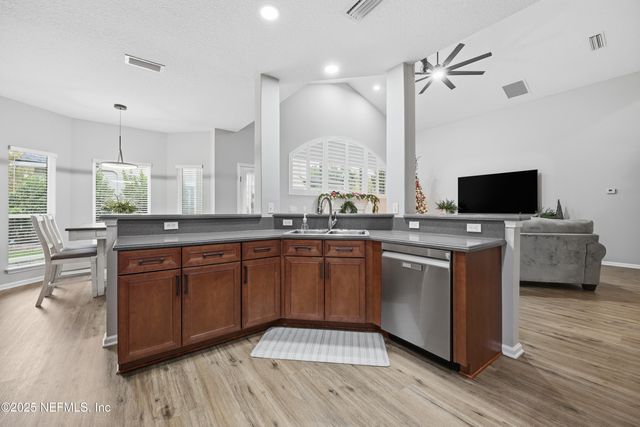 2301 COUNTRY SIDE Drive, Fleming Island, FL 32003