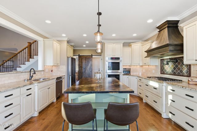 306 East Hawthorne Court, Greeneville, TN 37745