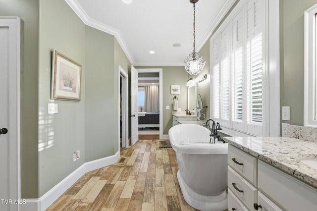 306 East Hawthorne Court, Greeneville, TN 37745