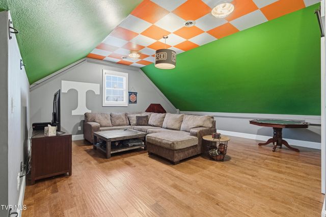 306 East Hawthorne Court, Greeneville, TN 37745