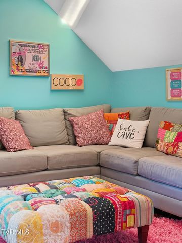 306 East Hawthorne Court, Greeneville, TN 37745