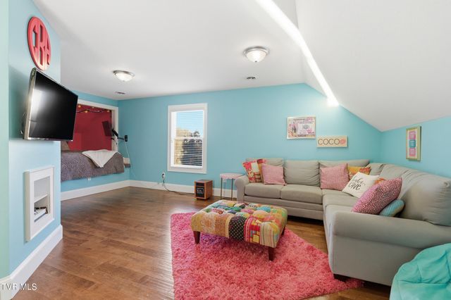 306 East Hawthorne Court, Greeneville, TN 37745