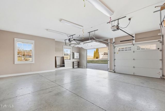 306 East Hawthorne Court, Greeneville, TN 37745